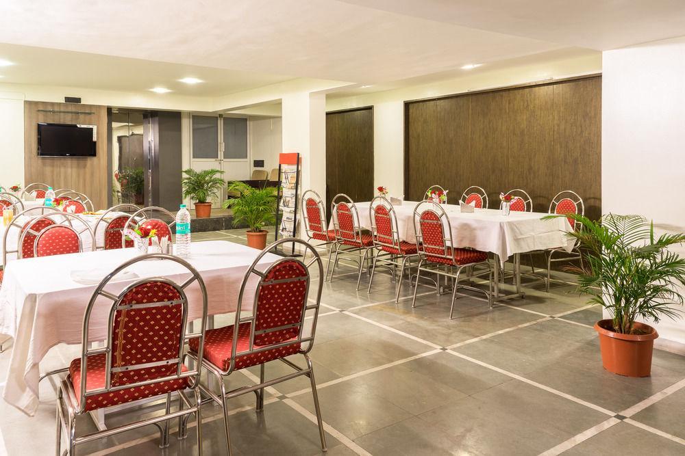 Treebo Trend Royal Kourt Aurangabad Hotel Kültér fotó